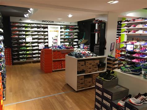 esslingen nike schuhe|INTERSPORT FLÖSS: Sportgeschäft in Esslingen.